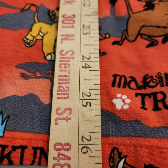 Disney Lion King Hakuna Matata No Worries Simba Scrub Top Women’s M 2 Pockets. - Picture 3 of 5